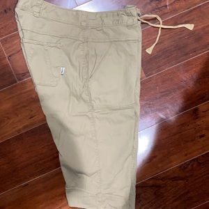The North face tan capri’s